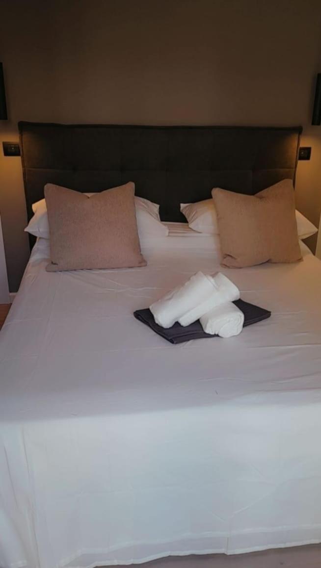 Manara 10 Apartment โกโม ภายนอก รูปภาพ